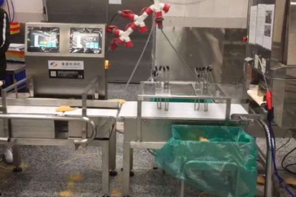 雙稱(chēng)臺稱(chēng)重機氣吹式檢測魚(yú)塊半成品客戶(hù)現場(chǎng)實(shí)測